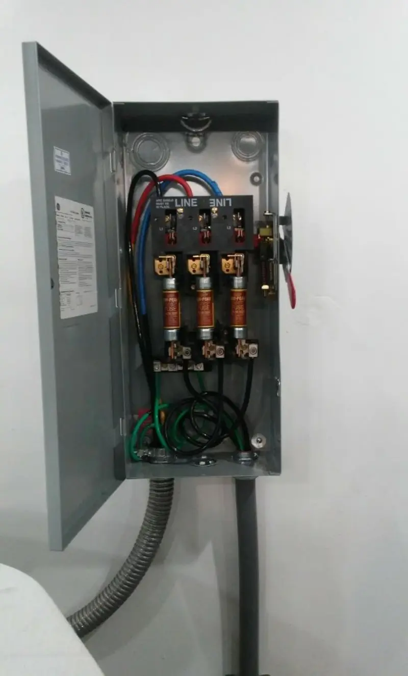 Three-phase disconnect switch installed for Smoke Detector Installation in Farmersville
